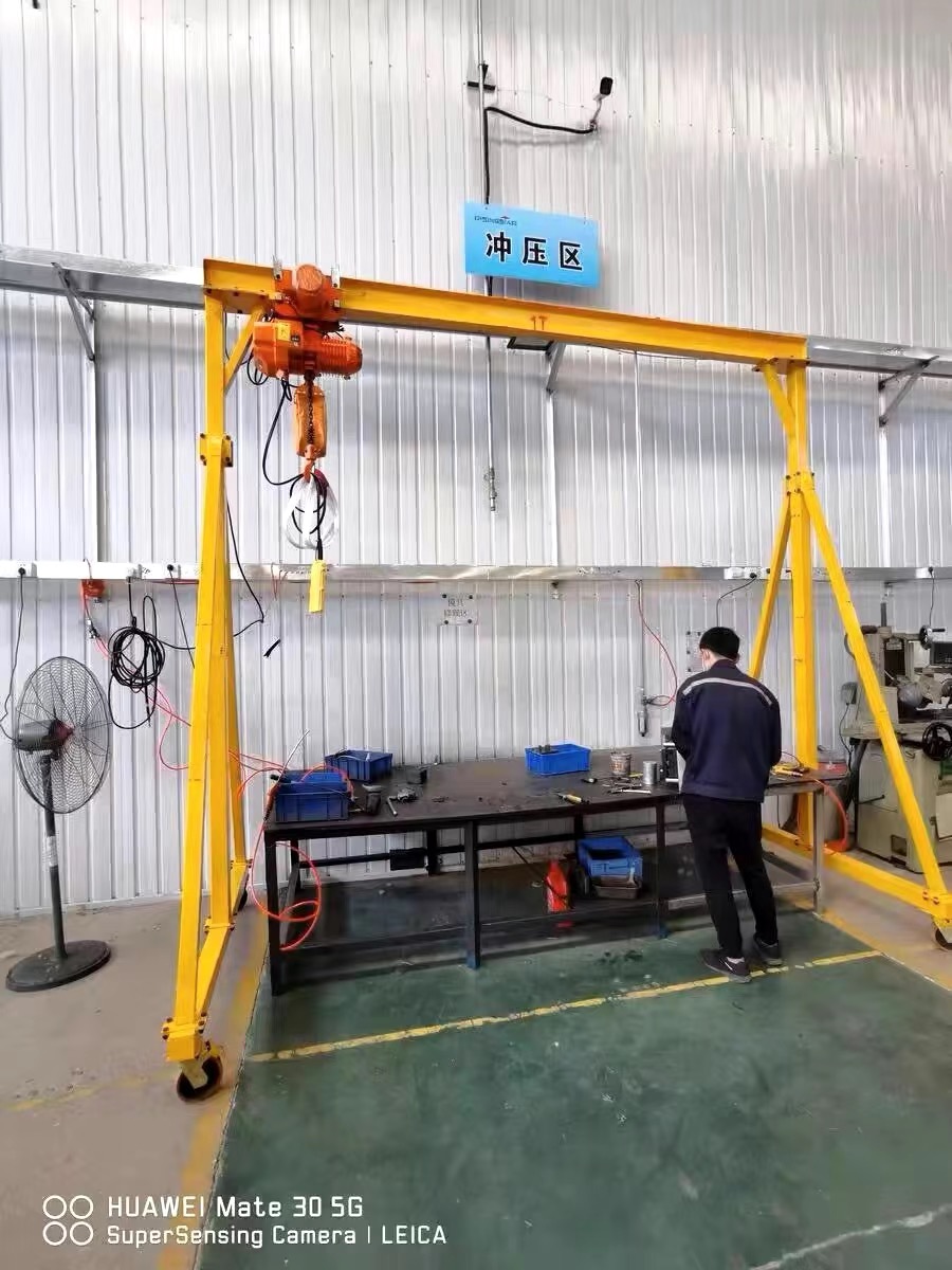 起重机行车电动移动无轨龙门架