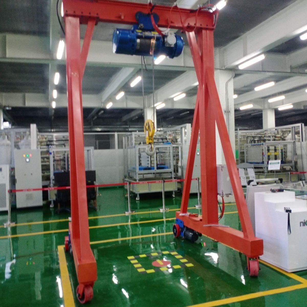 起重机行车电动移动无轨龙门架