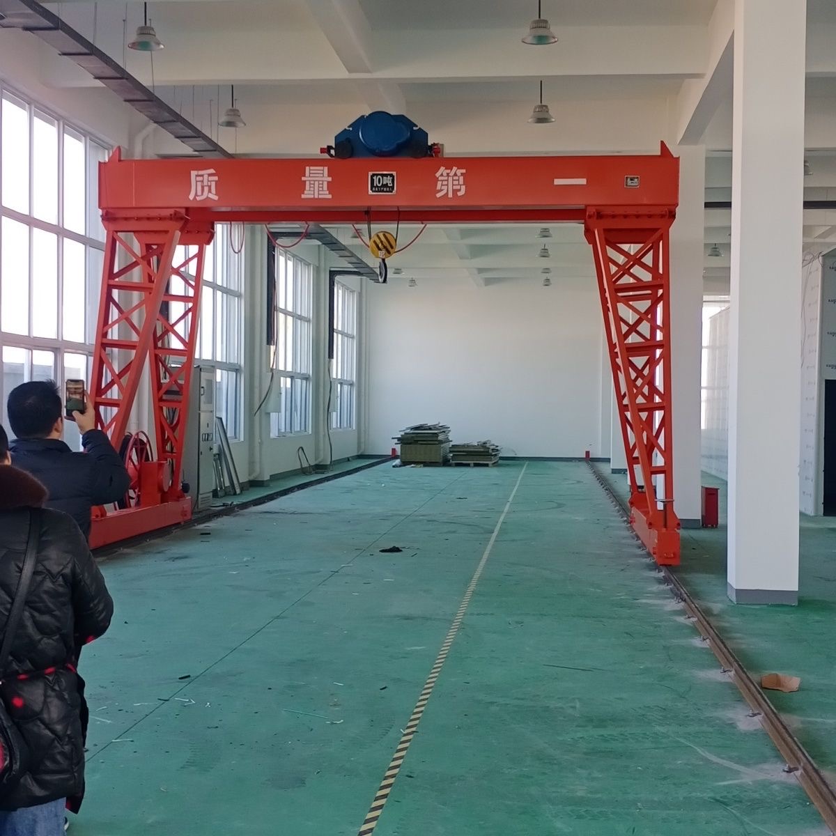 起重机行车电动移动无轨龙门架